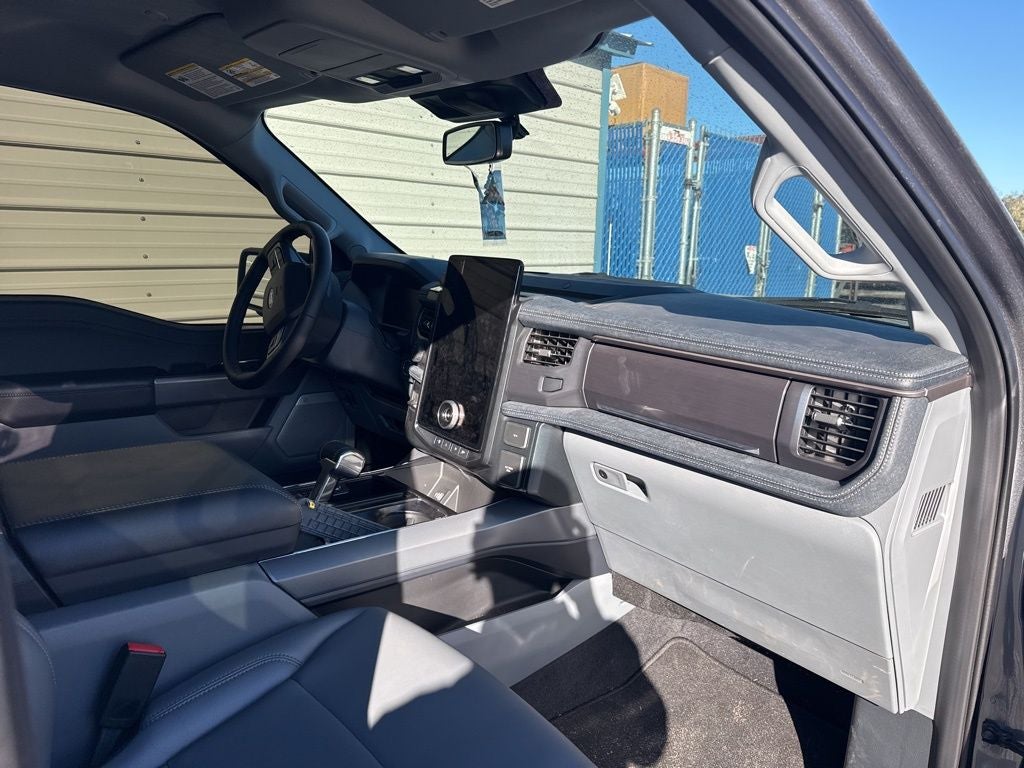 2025 Ford F-150 Lightning Flash