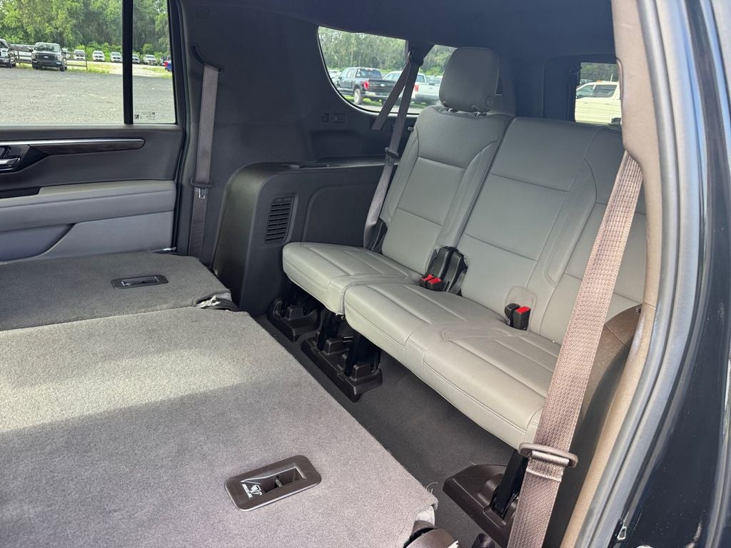 2025 Chevrolet Suburban LT