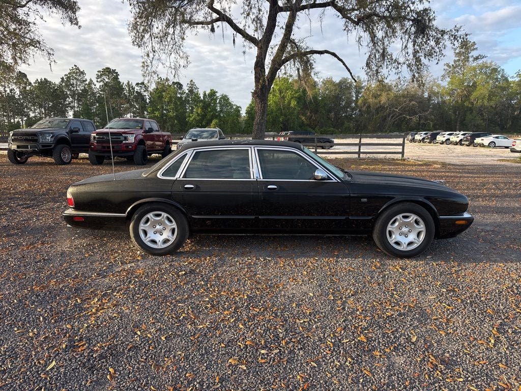 2003 Jaguar XJ8 Base