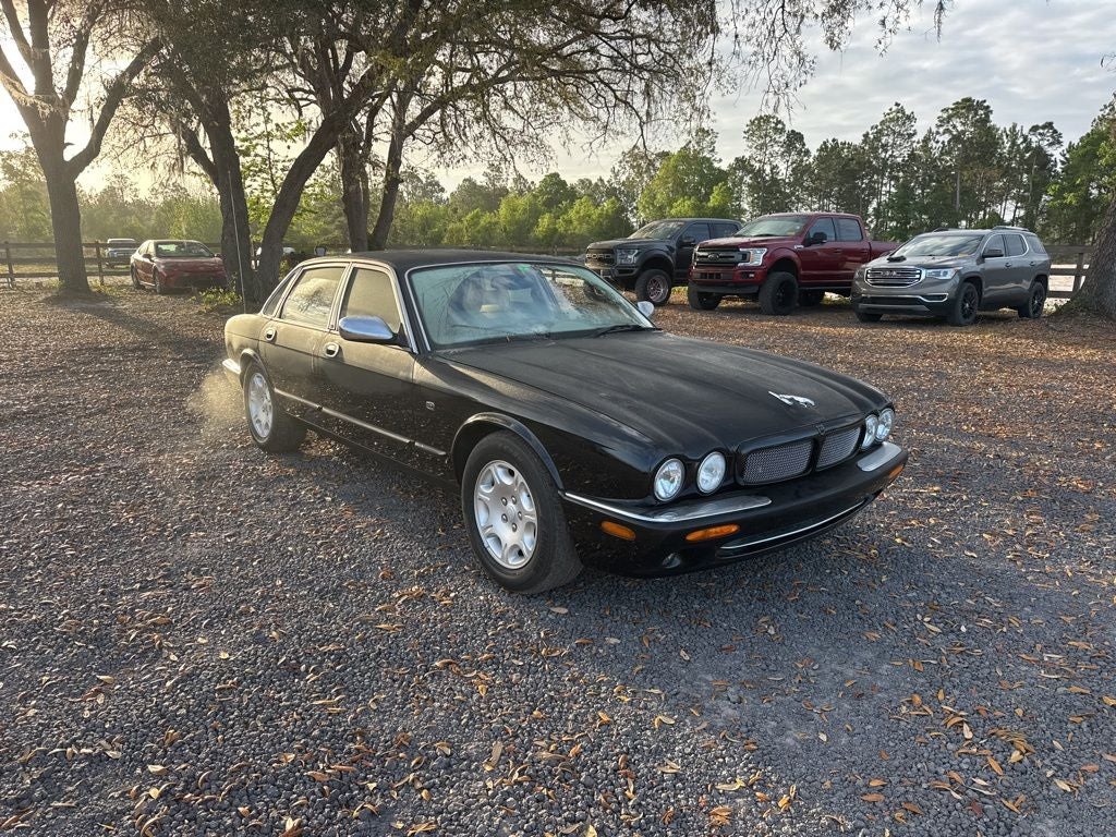 2003 Jaguar XJ8 Base