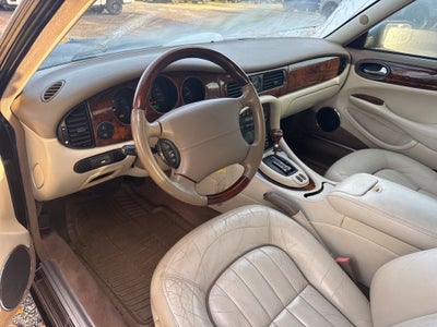 2003 Jaguar XJ8 Base