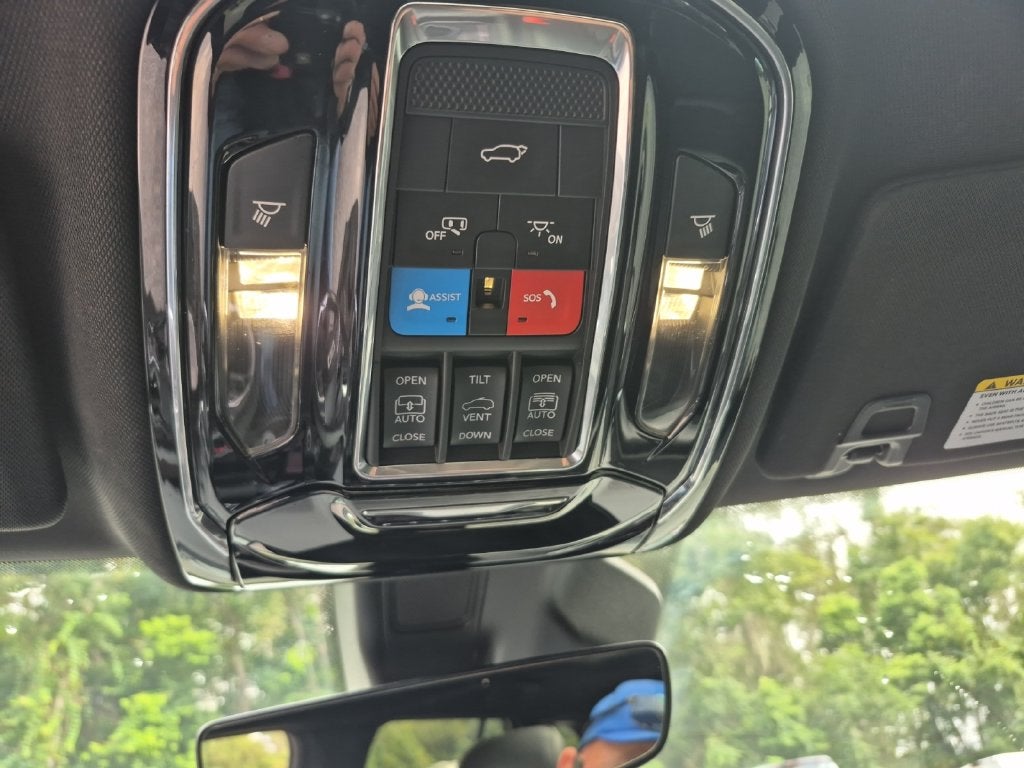 2023 Jeep Grand Cherokee Overland 4x2