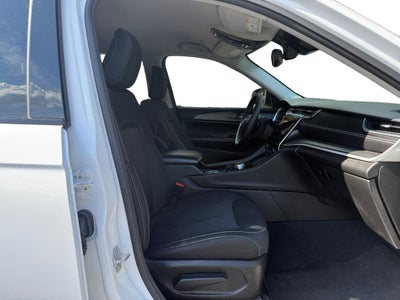 2023 Jeep Grand Cherokee Laredo 4x4