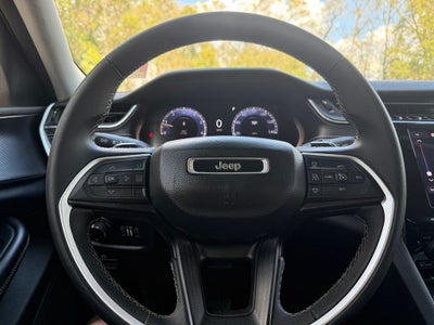 2023 Jeep Grand Cherokee Laredo 4x4