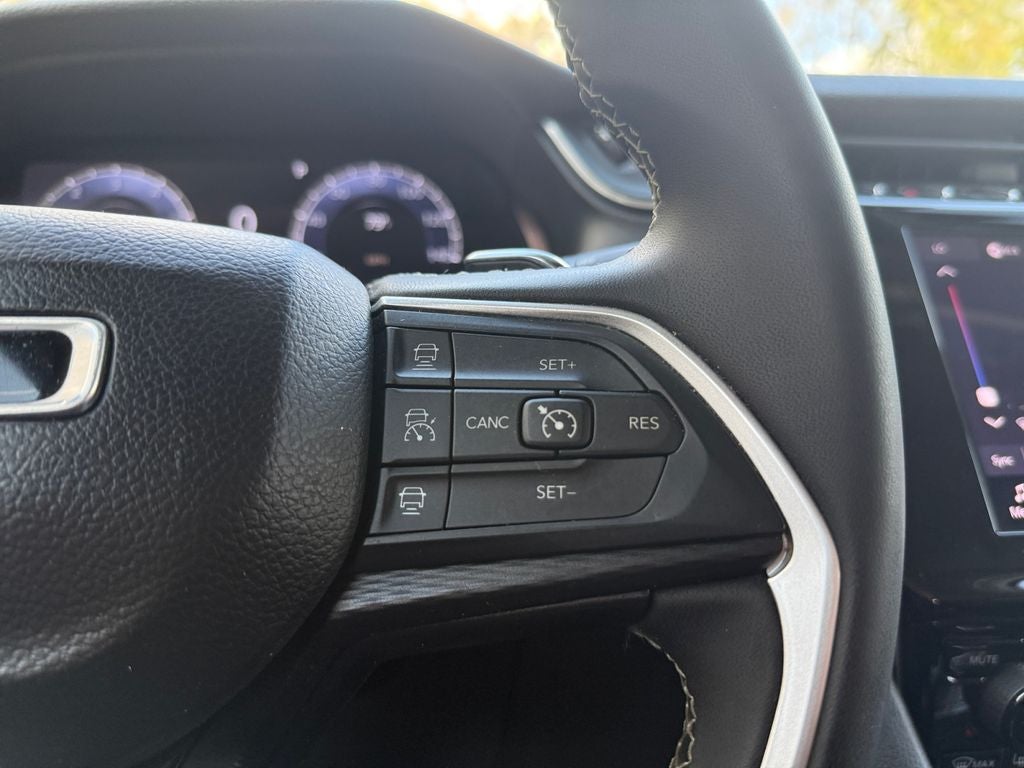 2023 Jeep Grand Cherokee Laredo 4x4