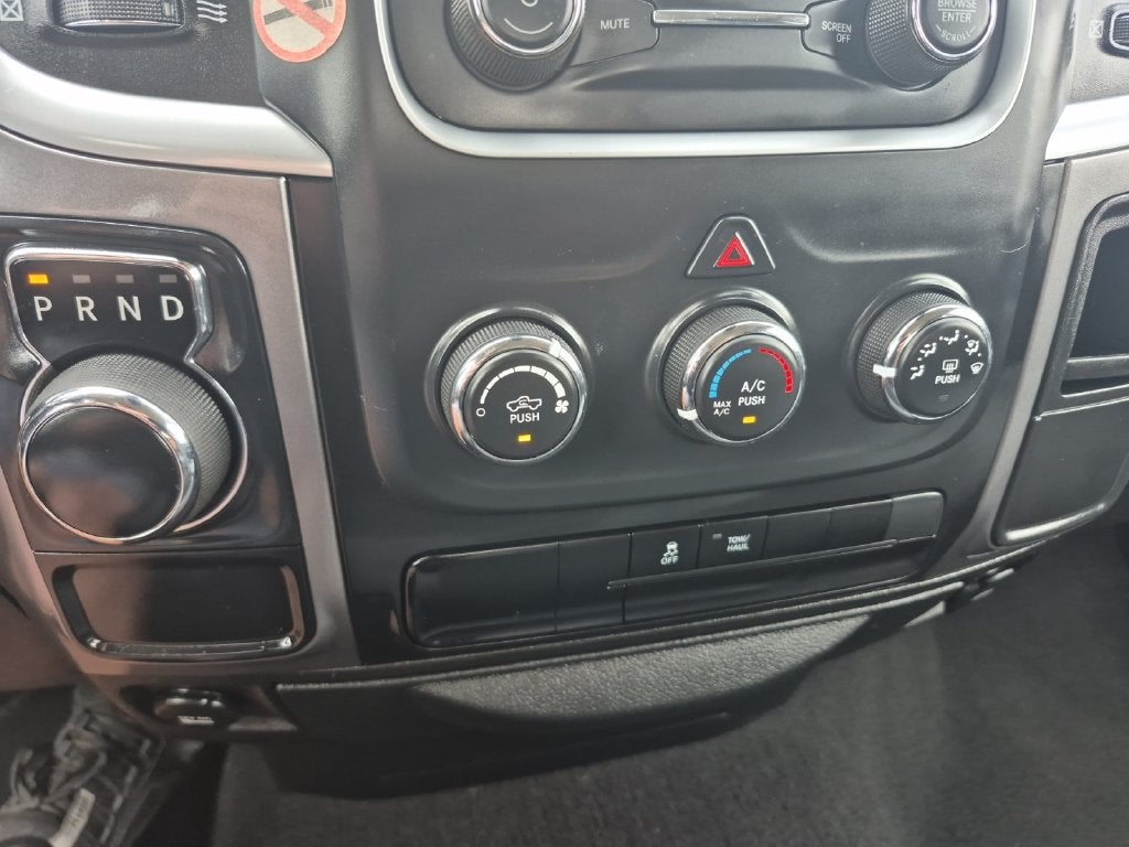2024 RAM 1500 Classic SLT Quad Cab 4x2 6'4' Box