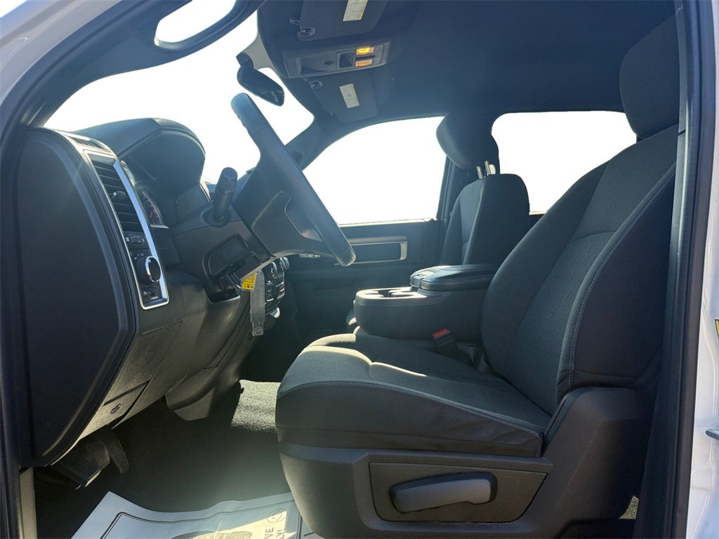 2024 RAM 1500 Classic Warlock Crew Cab 4x4 5'7' Box