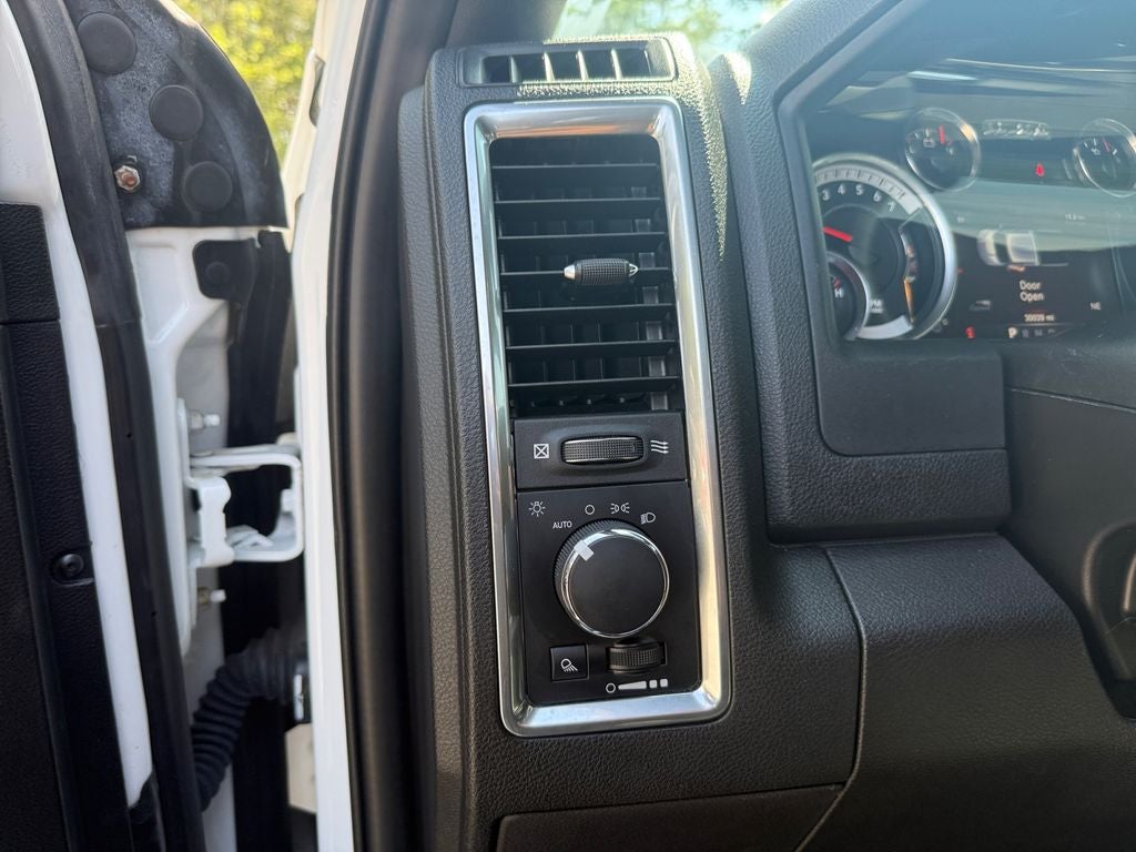 2023 RAM 1500 Classic Warlock Crew Cab 4x4 5'7' Box
