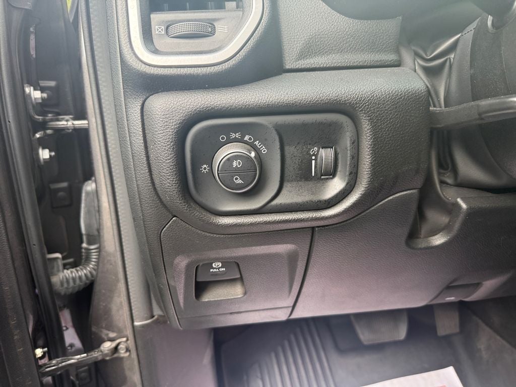 2023 RAM 1500 Big Horn Quad Cab 4x2 6'4' Box