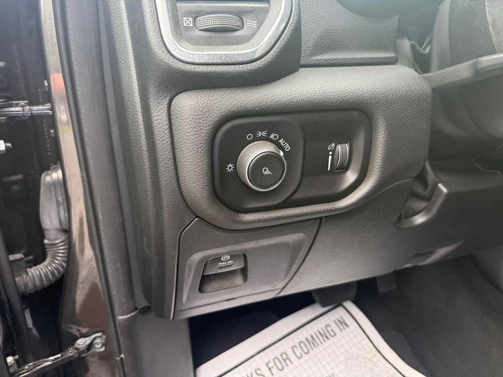 2024 RAM 1500 Laramie Crew Cab 4x2 5'7' Box