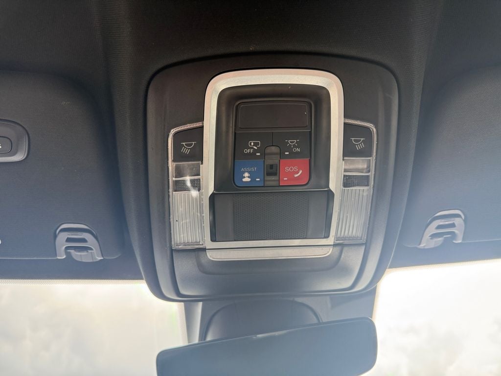 2024 RAM 1500 Laramie Crew Cab 4x2 5'7' Box