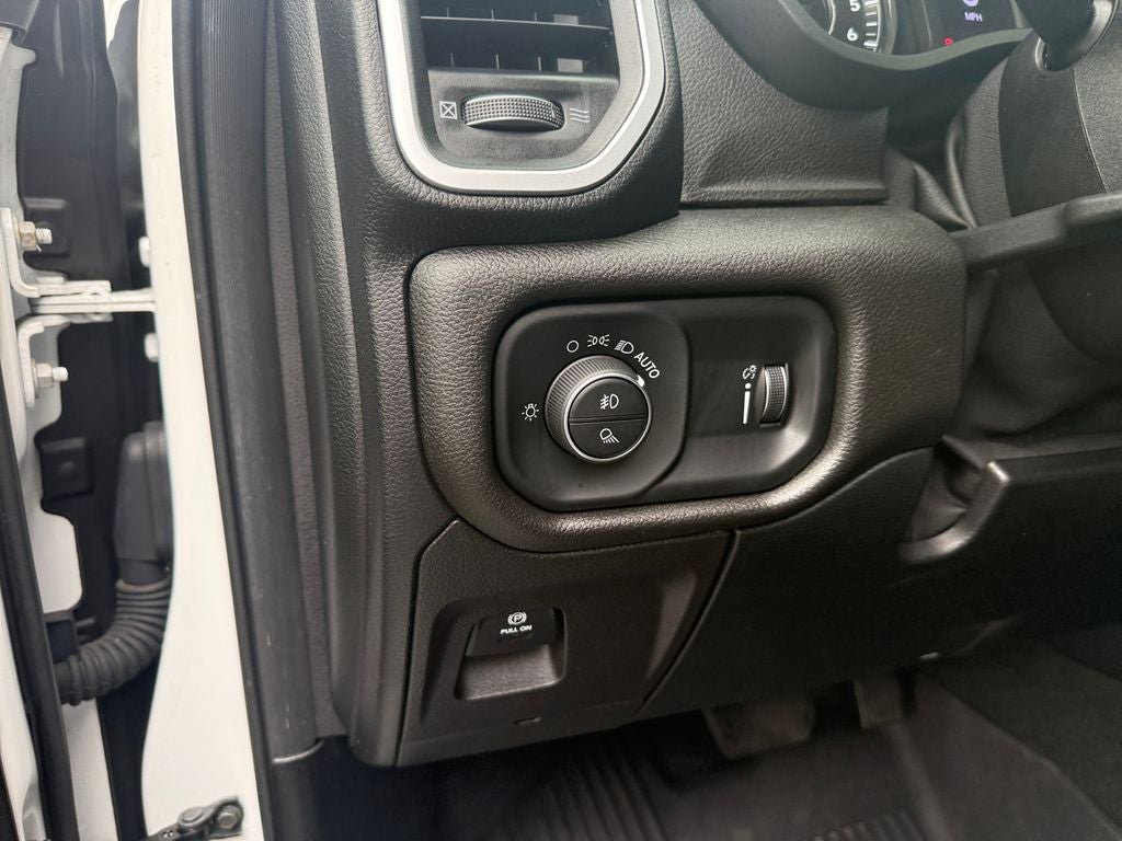 2020 RAM 1500 Big Horn Quad Cab 4x4 6'4' Box