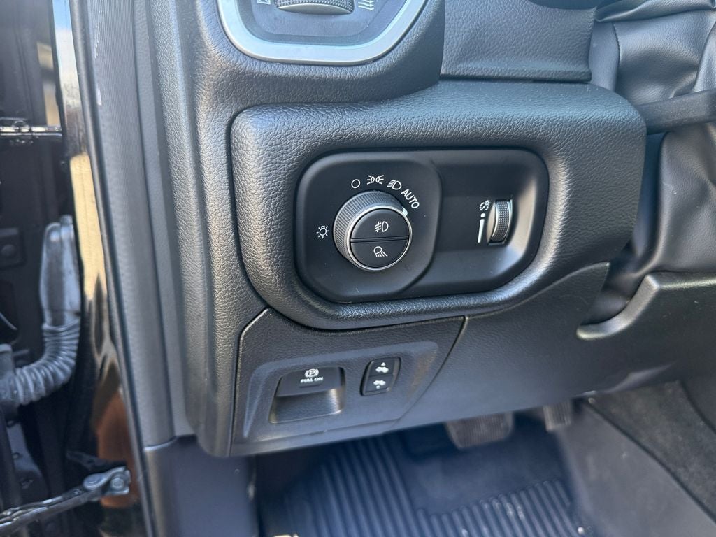 2022 RAM 1500 Big Horn Crew Cab 4x4 5'7' Box
