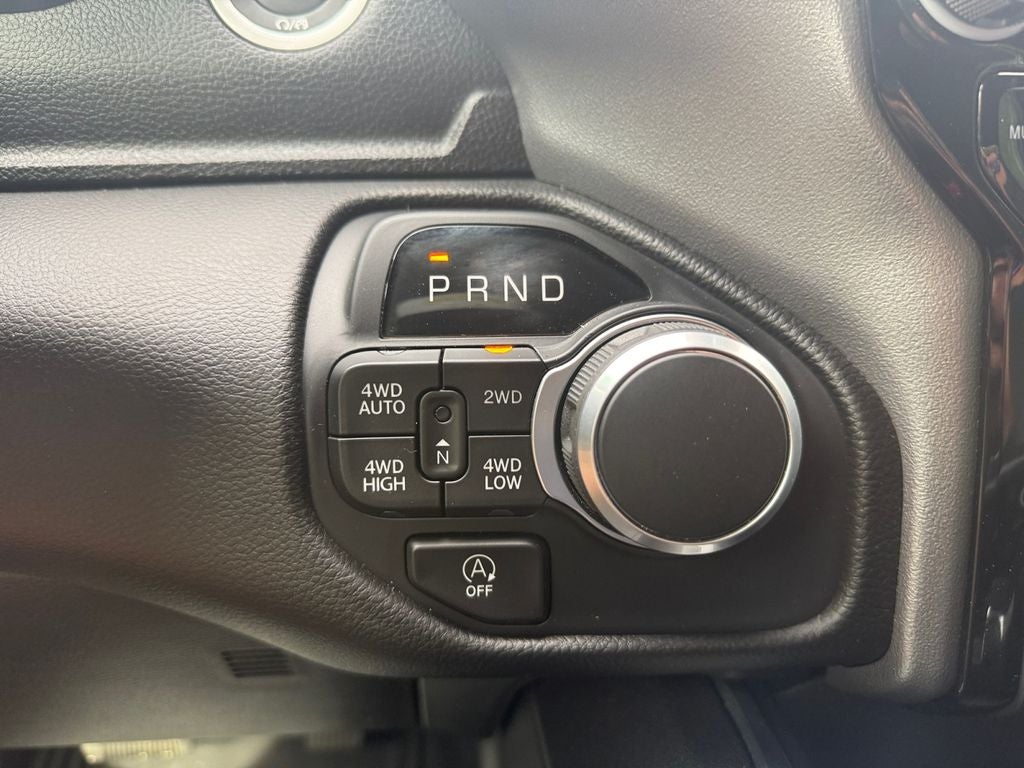 2025 RAM 1500 Big Horn Crew Cab 4x4 5'7' Box