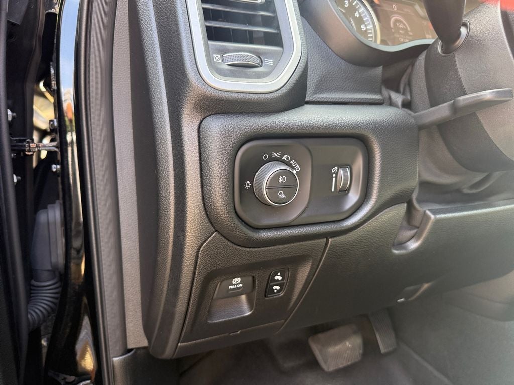2020 RAM 1500 Big Horn Quad Cab 4x4 6'4' Box
