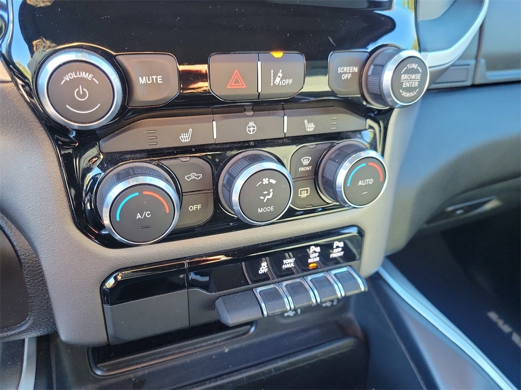 2022 RAM 1500 Big Horn Crew Cab 4x4 5'7' Box