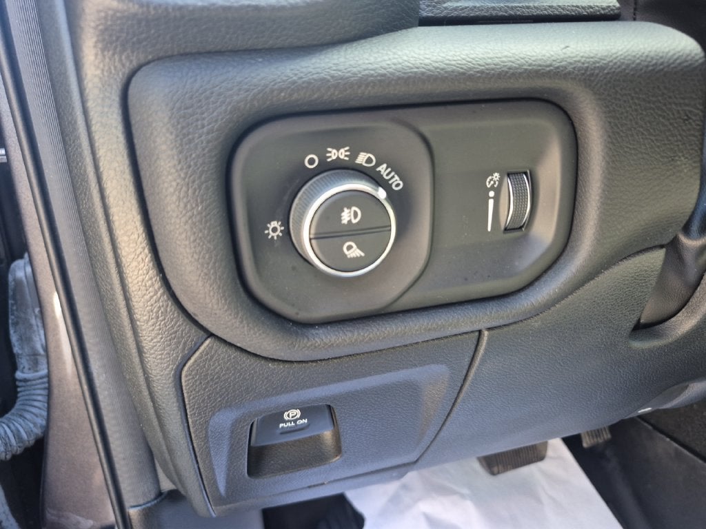 2023 RAM 1500 Big Horn Crew Cab 4x4 6'4' Box
