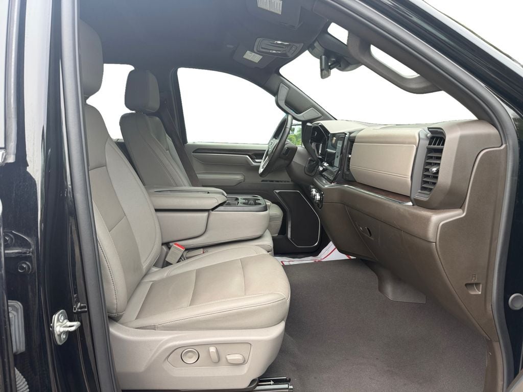 2025 GMC Sierra 1500 4WD Crew Cab Short Box SLT