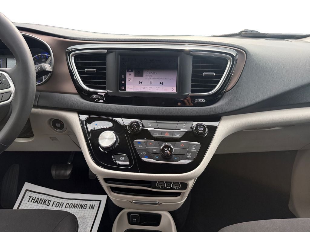2023 Chrysler Voyager LX