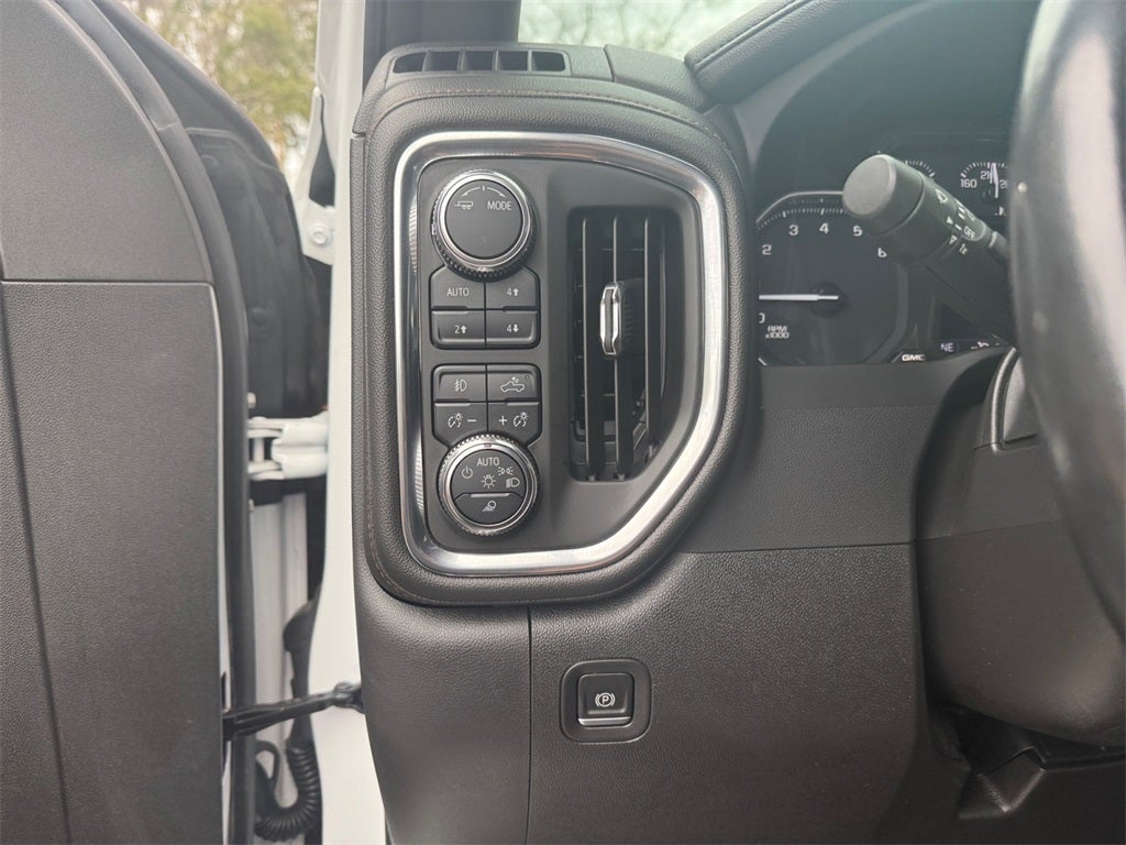 2022 GMC Sierra 1500 Limited 4WD Crew Cab Short Box AT4