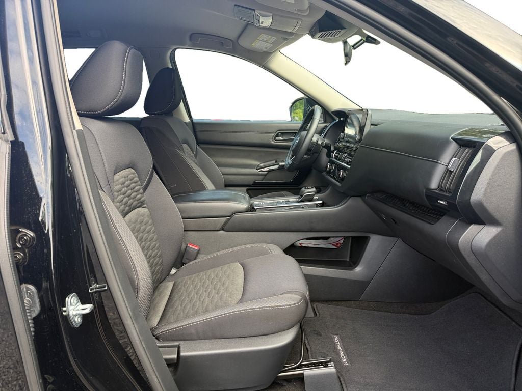 2023 Nissan Pathfinder SV FWD
