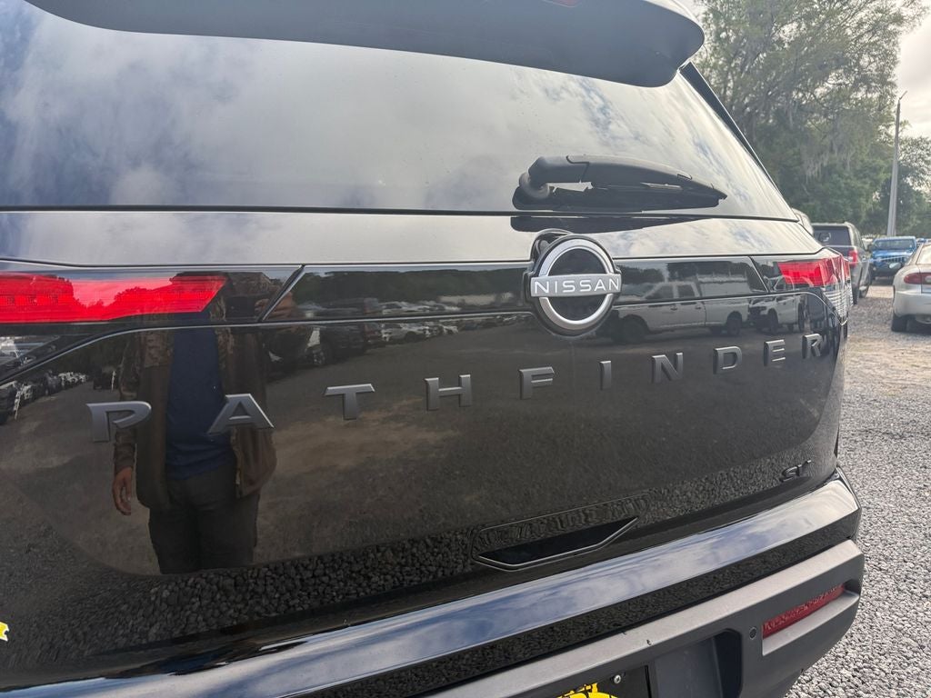 2023 Nissan Pathfinder SV FWD