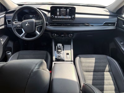 2024 Mitsubishi Outlander Base