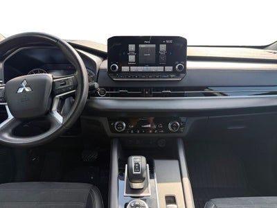 2024 Mitsubishi Outlander Base