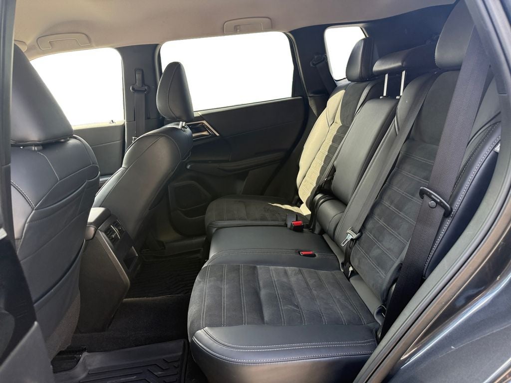 2024 Mitsubishi Outlander Base