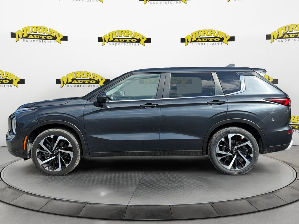 2024 Mitsubishi Outlander Base