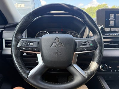 2024 Mitsubishi Outlander Base