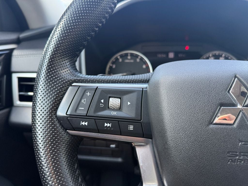 2024 Mitsubishi Outlander Base
