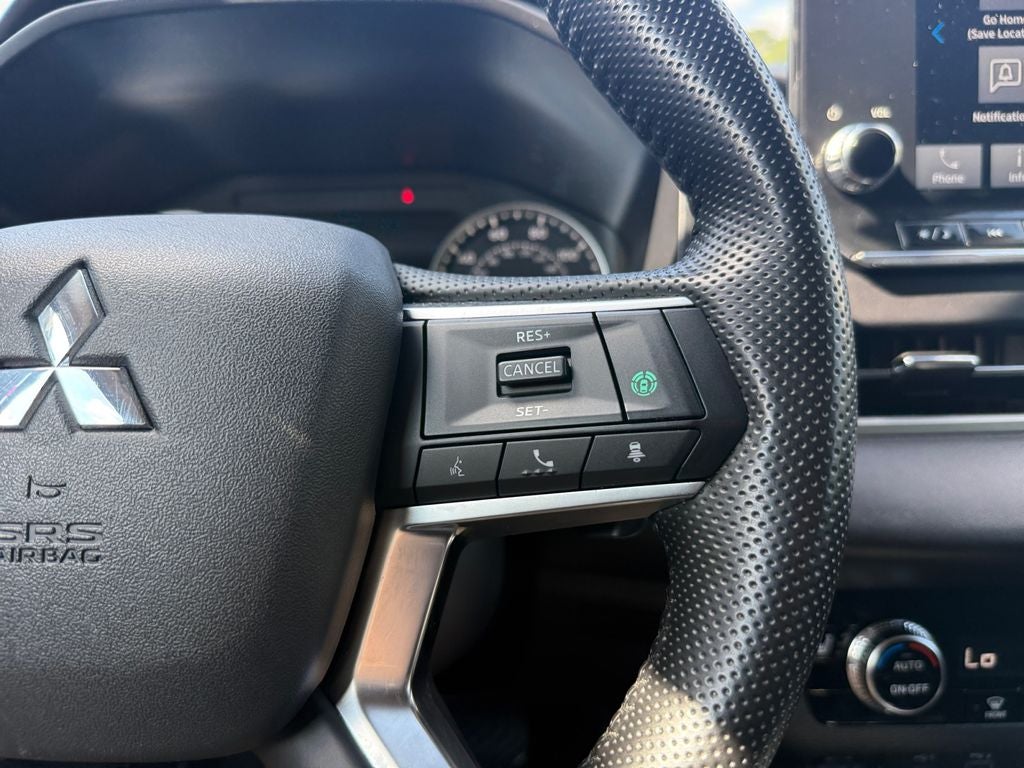 2024 Mitsubishi Outlander Base