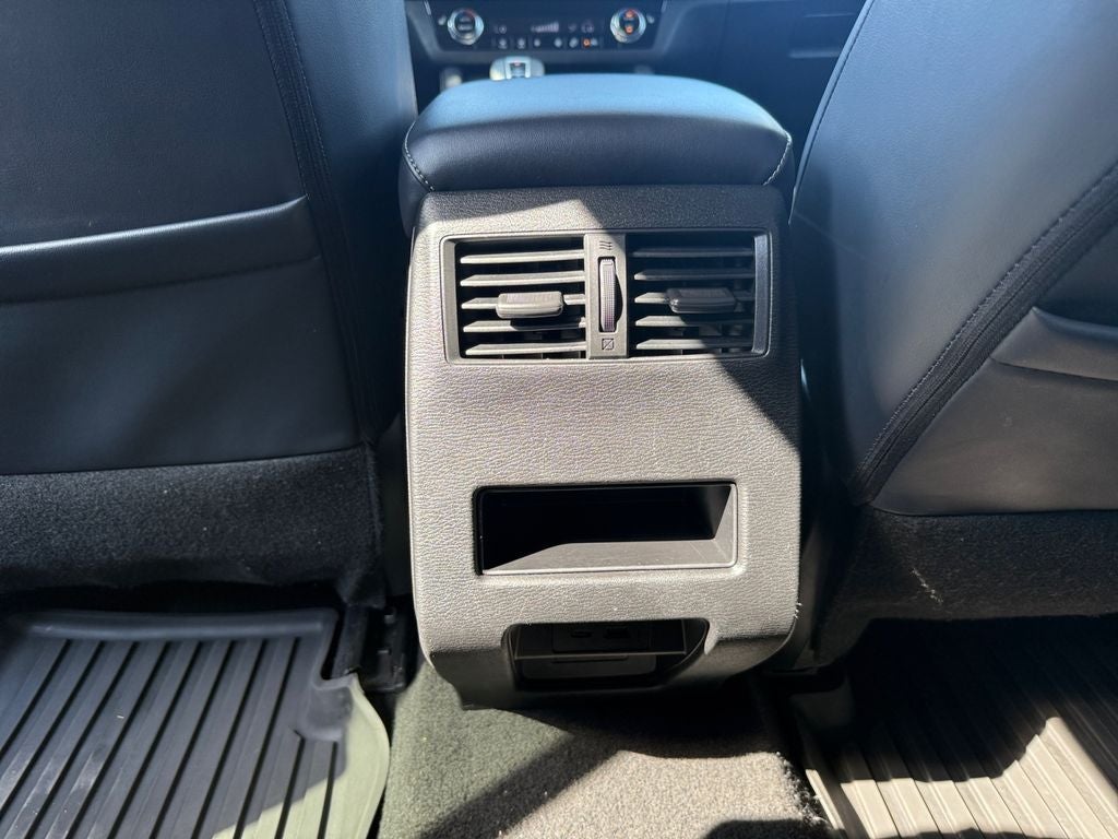 2024 Mitsubishi Outlander Base