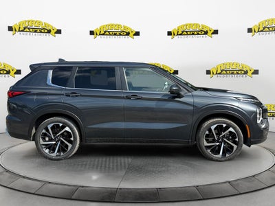 2024 Mitsubishi Outlander Base