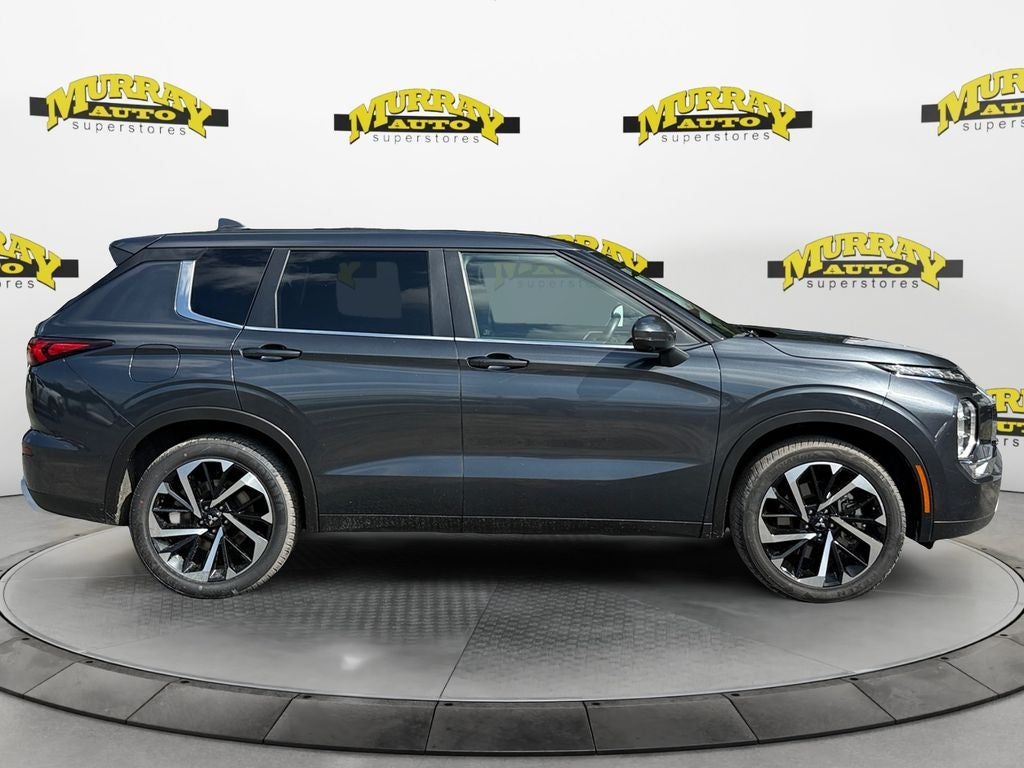 2024 Mitsubishi Outlander Base