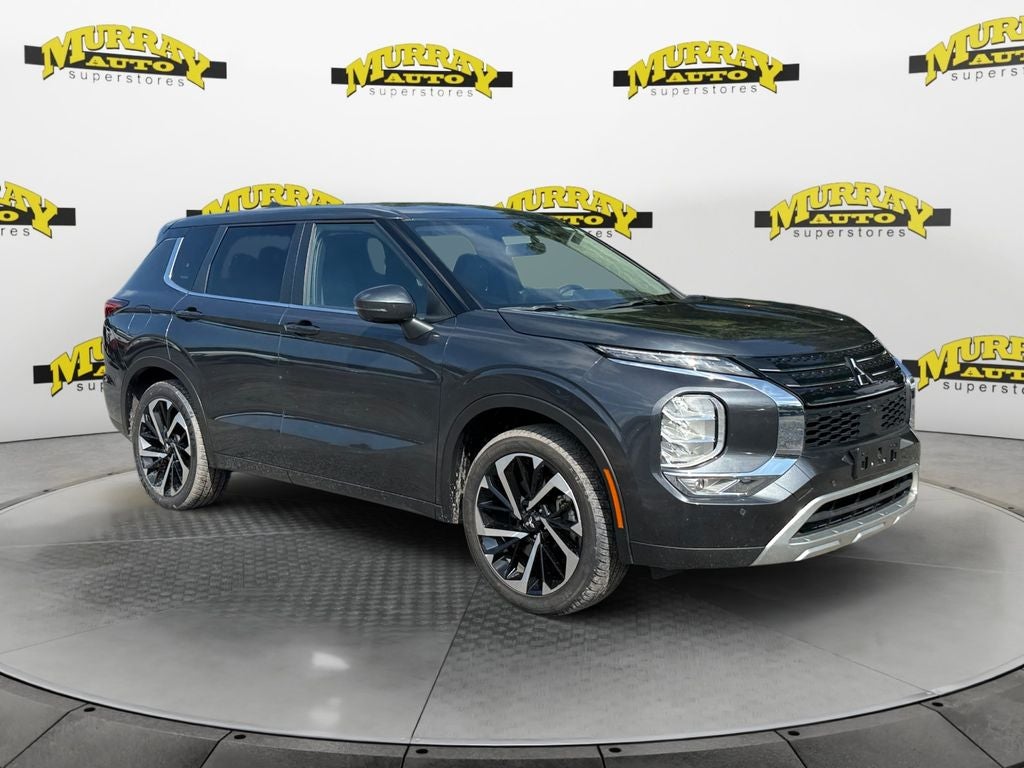 2024 Mitsubishi Outlander Base