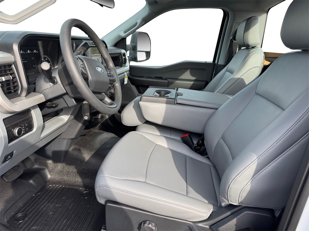 2025 Ford F-600SD XL