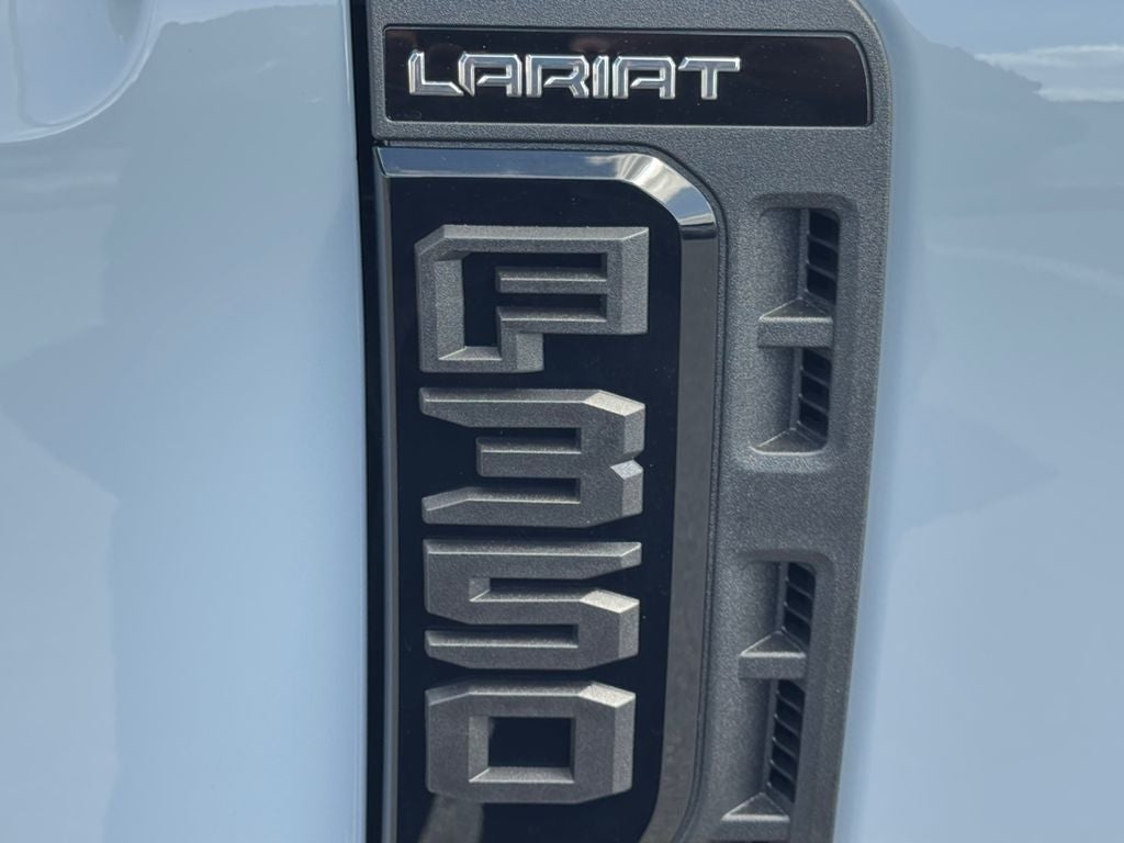 2027 Ford F-350SD Lariat