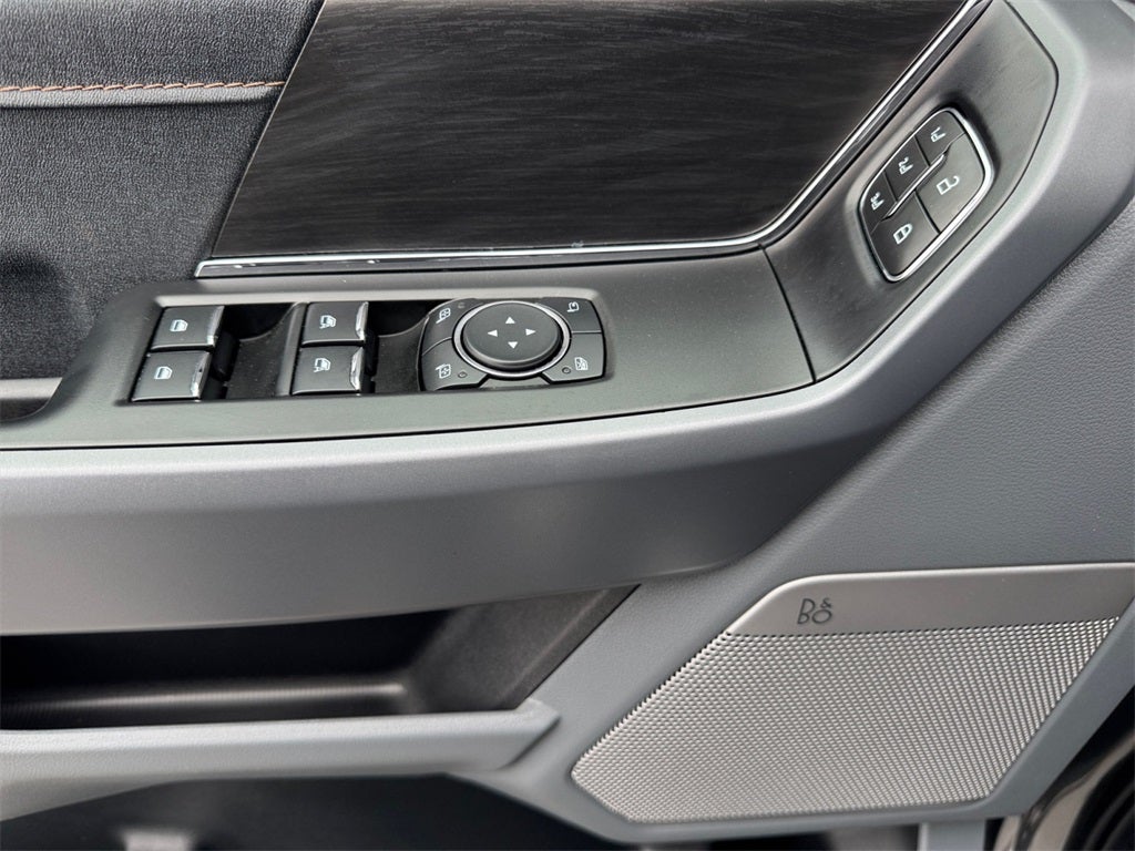 2025 Ford F-150 Lariat 5.0 V8