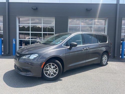 2023 Chrysler Voyager LX