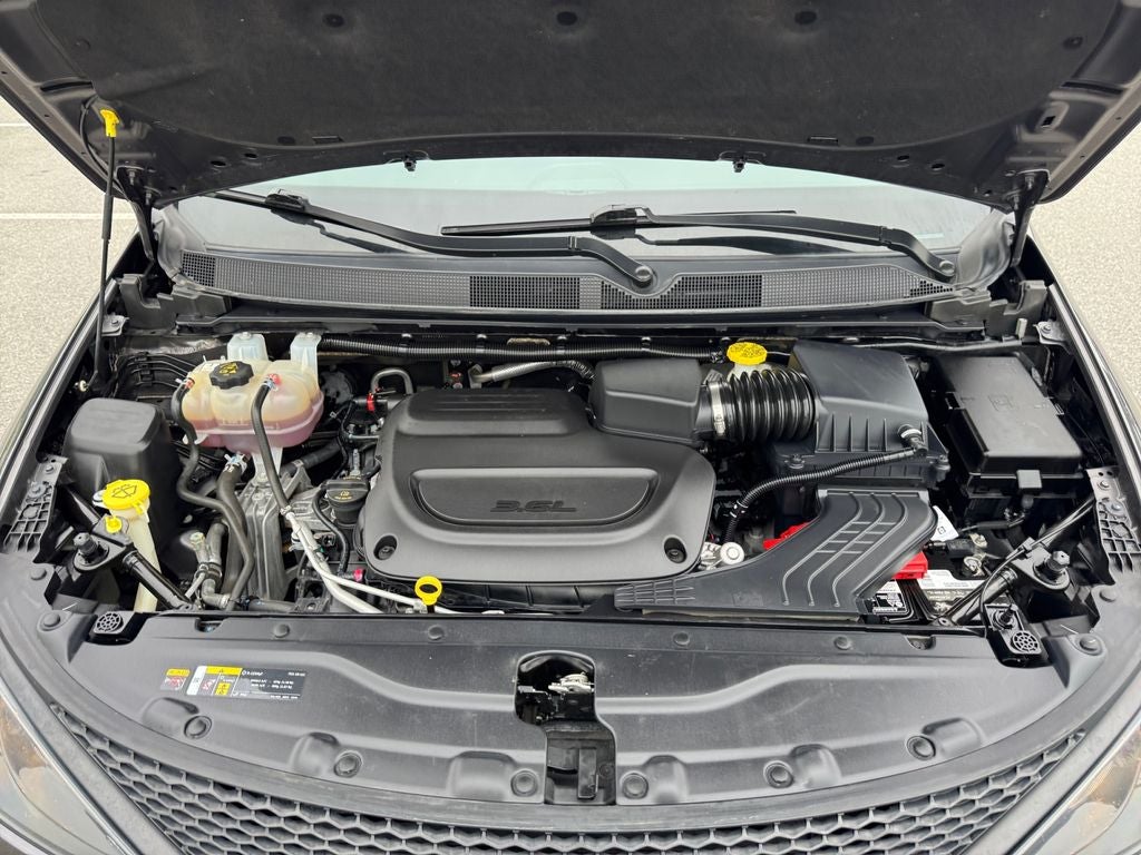 2023 Chrysler Voyager LX