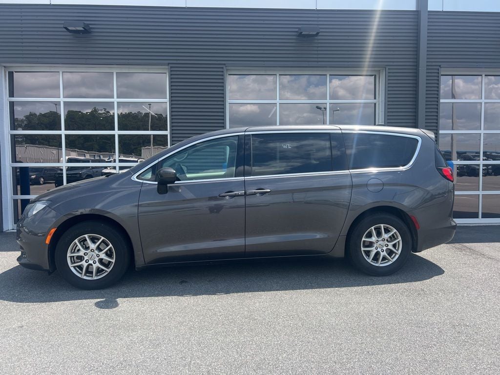 2023 Chrysler Voyager LX