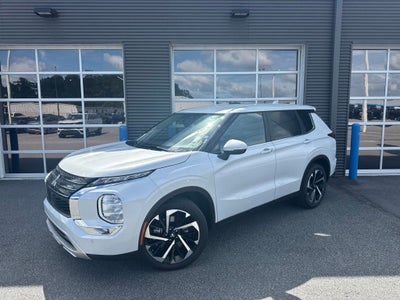 2023 Mitsubishi Outlander SE
