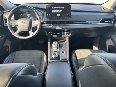 2023 Mitsubishi Outlander SE