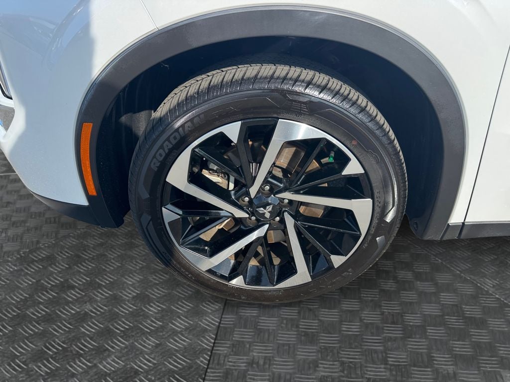 2023 Mitsubishi Outlander SE