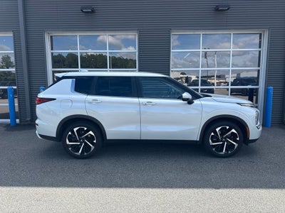 2023 Mitsubishi Outlander SE