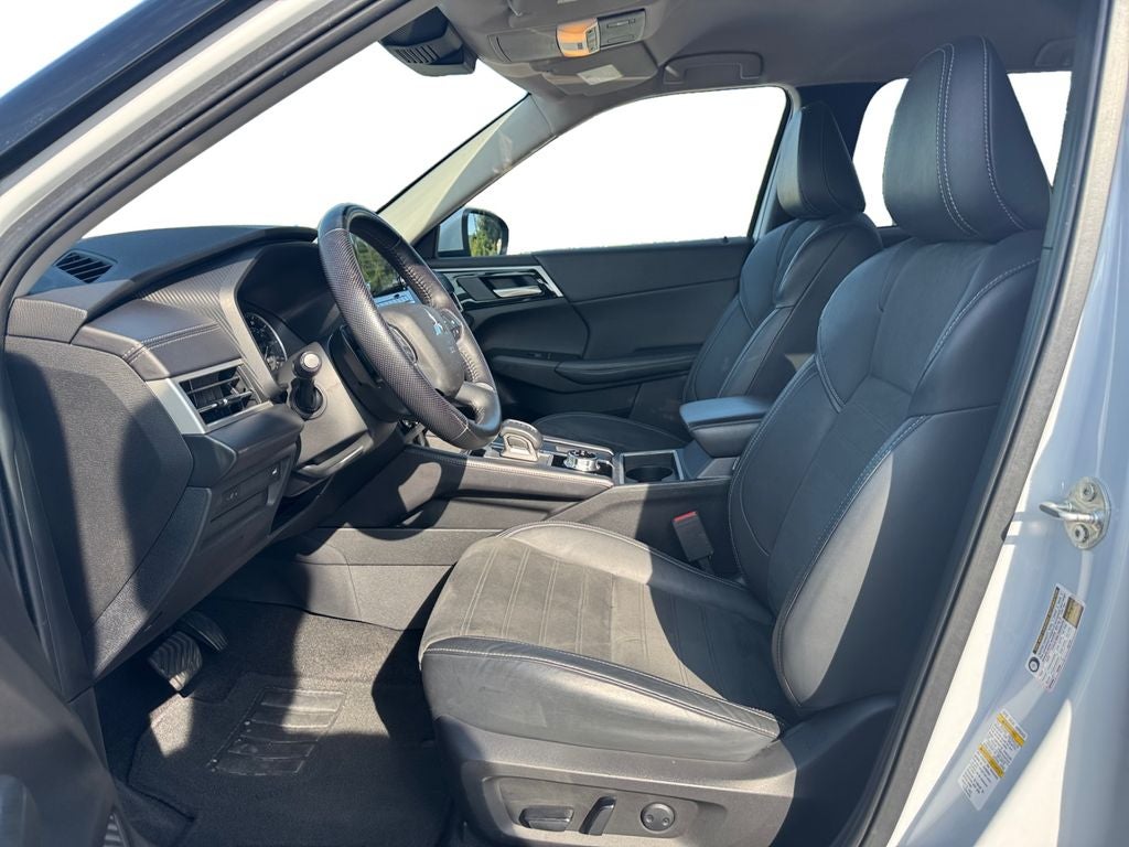 2023 Mitsubishi Outlander SE